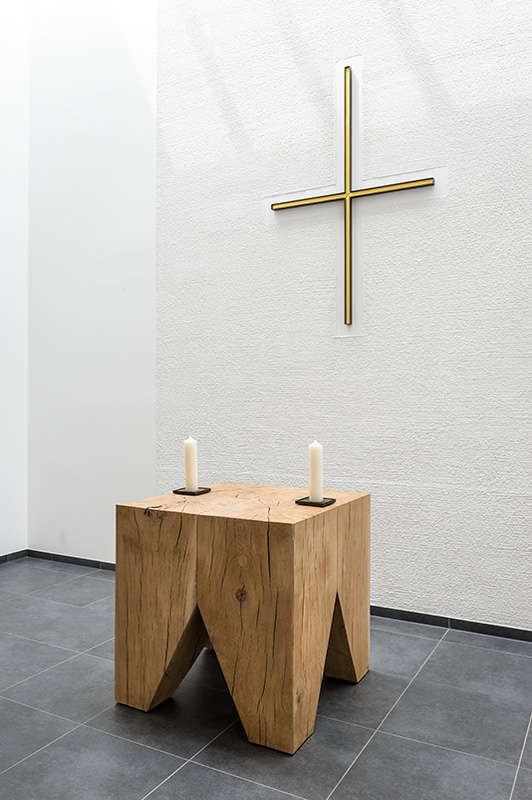 Altar und Altarkreuz