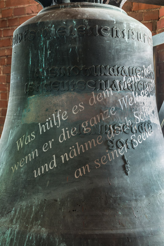 Glocke mit Text aus Blattsilber, Detail