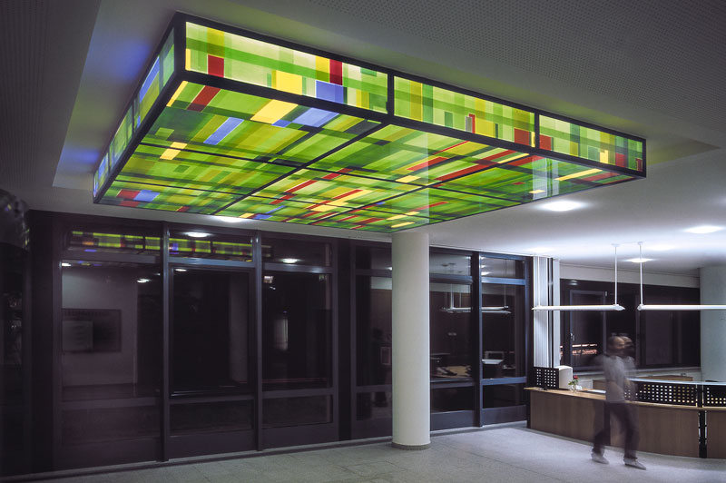 Eingangsberich mit Lichtobjekt an der Decke