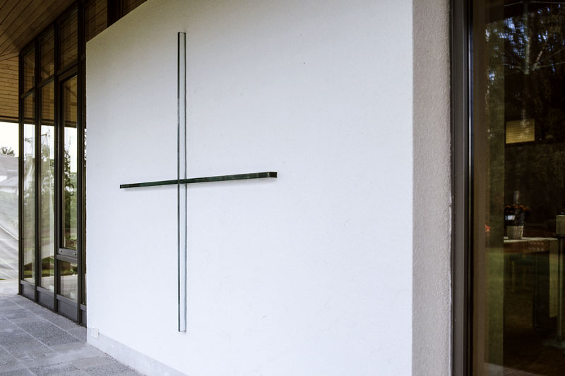 Plexiglaskreuz von außen