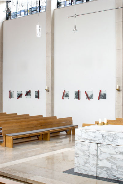 Der Kreuzweg in der Herz Jesu Kirche, Stationen eins bis acht