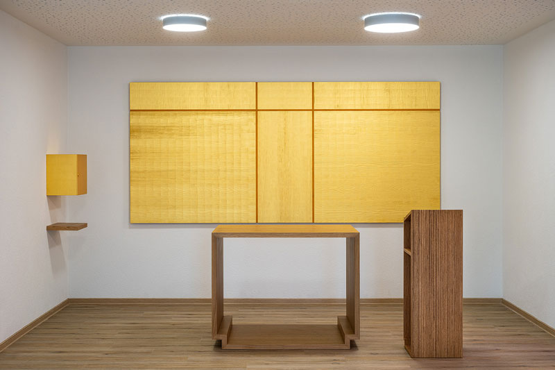 Altar mit Tabernakel und Lesepult