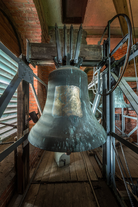 Glocke mit entferntem Zierrat